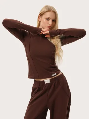 Schokoladenbraunes Slim-Fit-Langarmshirt mit Nähten