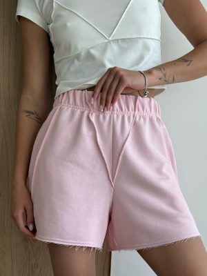 Rosa Shorts aus Dreifach-Fleece mit dekorativen Nähten
