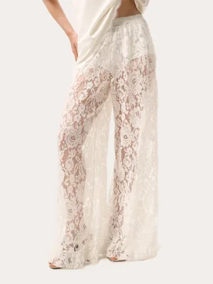 Milchkfarbene Spitzenhose mit Rüschen