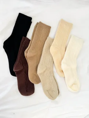 Wollsocken in Beigetönen