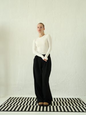 Basic Slim-Fit Longsleeve in Milchweiß aus Modal