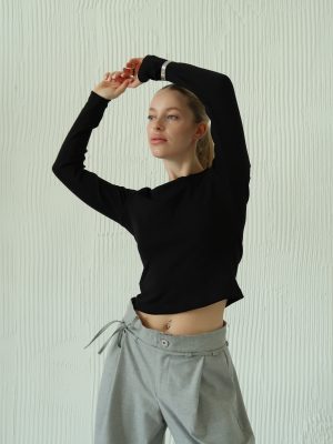 Basic schwarzes Slim-Langarmshirt aus Modal