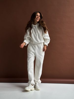 Milchfarbener Basic-Anzug aus Premium-Baumwolle mit Fleece-Futter