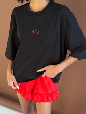 Home-Set: schwarzes T-Shirt mit Stickerei und Shorts mit Rüschen