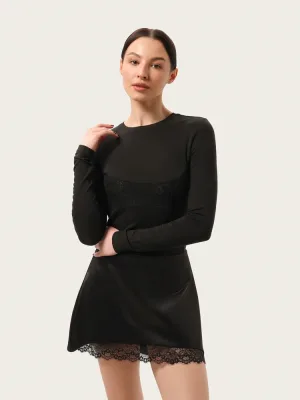 Schwarzes halbtransparentes Slim-Longsleeve aus Tencel mit Spitze auf der Brust
