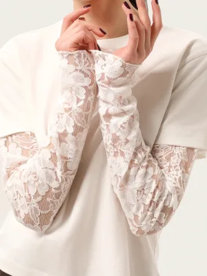 Milchfarbenes Longsleeve mit Spitzenärmeln und Stickerei
