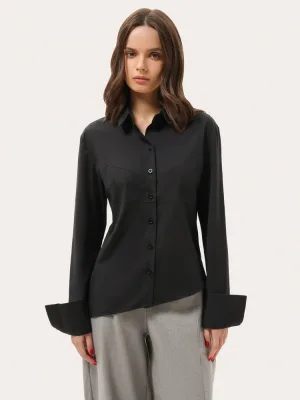 Schwarze taillierte Bluse mit asymmetrischem Saum