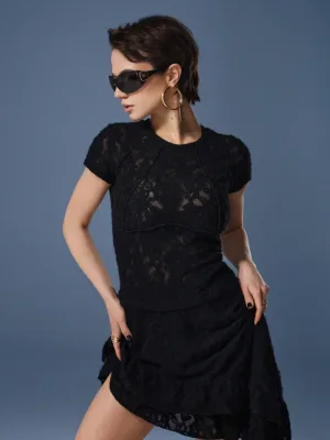 Schwarzes T-Shirt aus flauschiger strukturierter Spitze