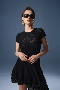 Schwarzes T-Shirt aus flauschiger strukturierter Spitze
