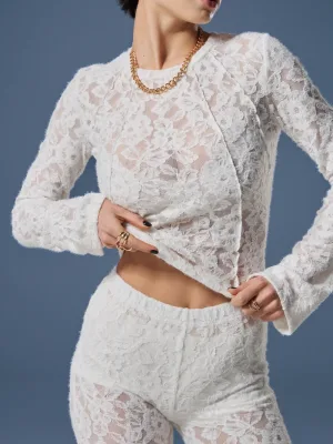 Milchfarbenes Slim-Langarmshirt aus flauschiger strukturierter Spitze