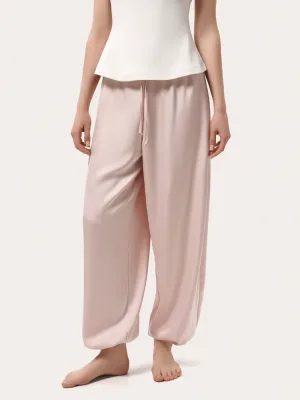 Puderfarbene Satinhose mit Kordelzug am Saum
